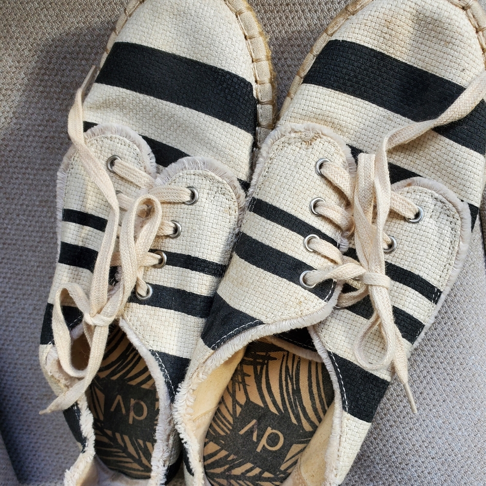 Shoes - Picture 3 of 6